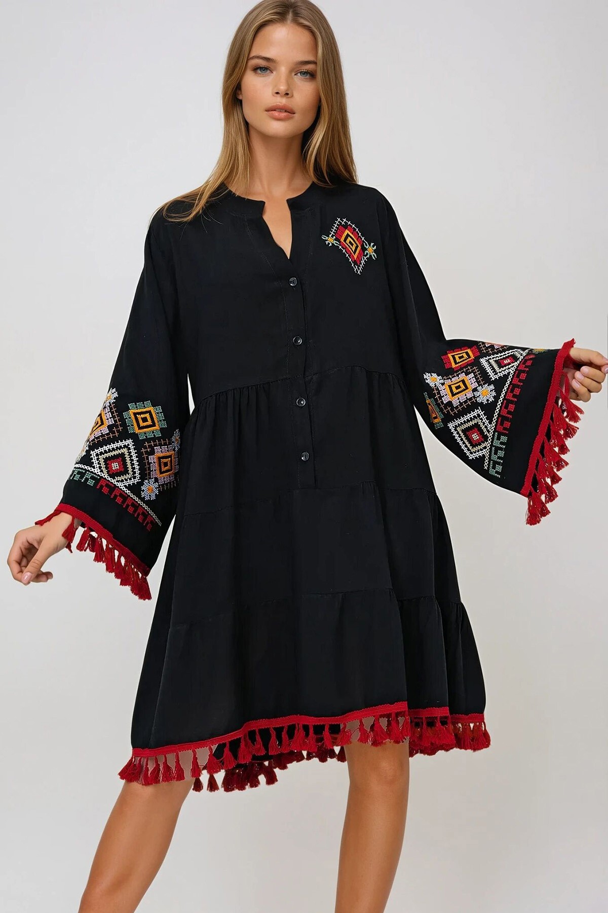 Siyah Hakim Yaka Düğmeli Etnik Nakışlı Midi Boy Yazlık Elbise