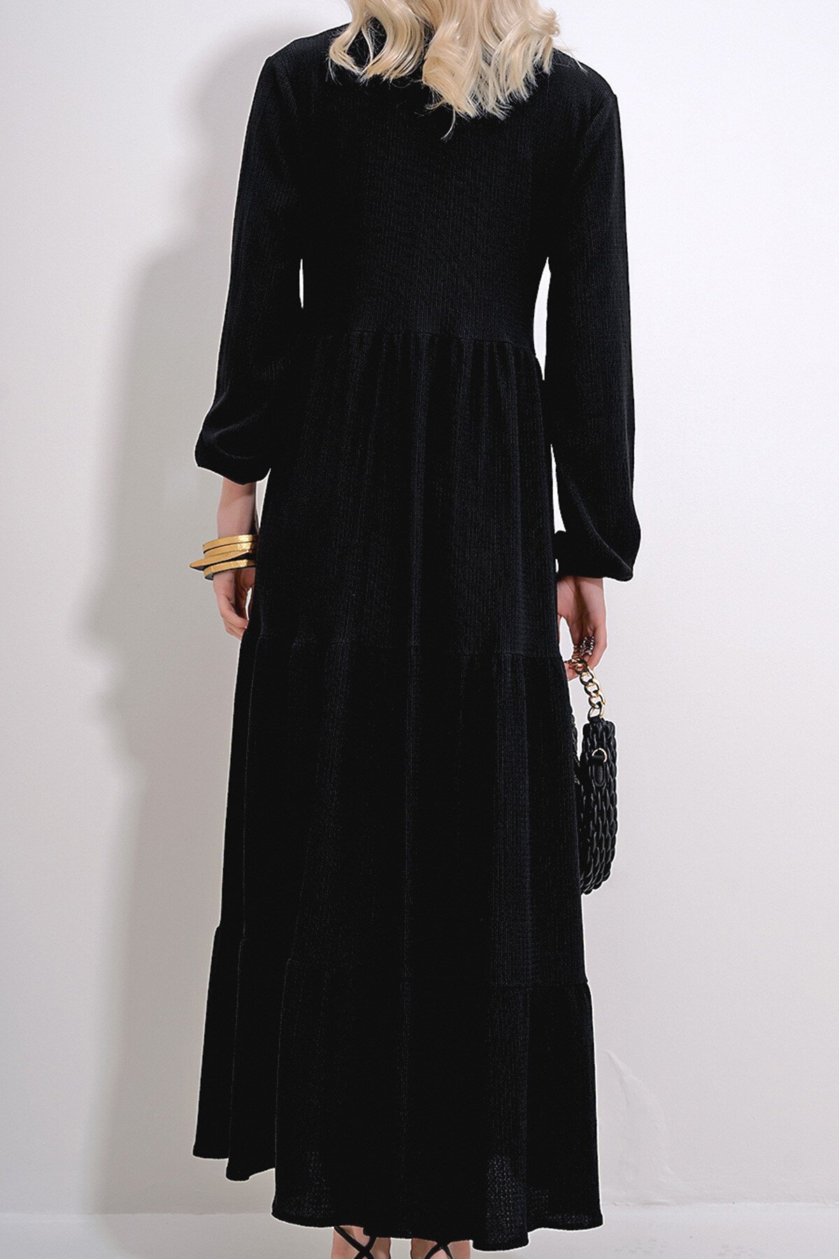 Siyah Hakim Yaka Önü Düğmeli Kat Kat Volanlı Krinkıl Elbise