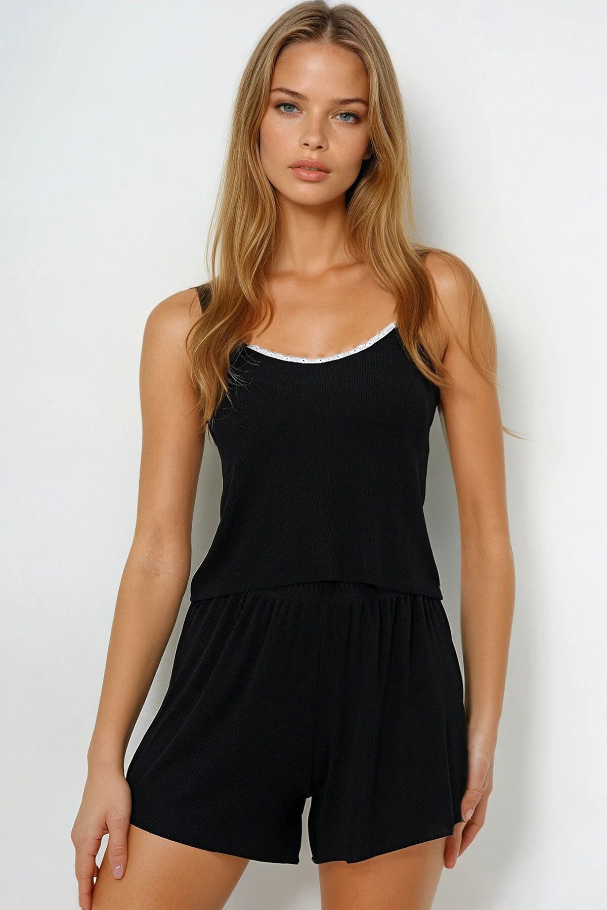 Siyah İp Askılı Dantel Detaylı Bluz, Şort Ve Pantolonlu 3 Lü Set Pijama Takımı