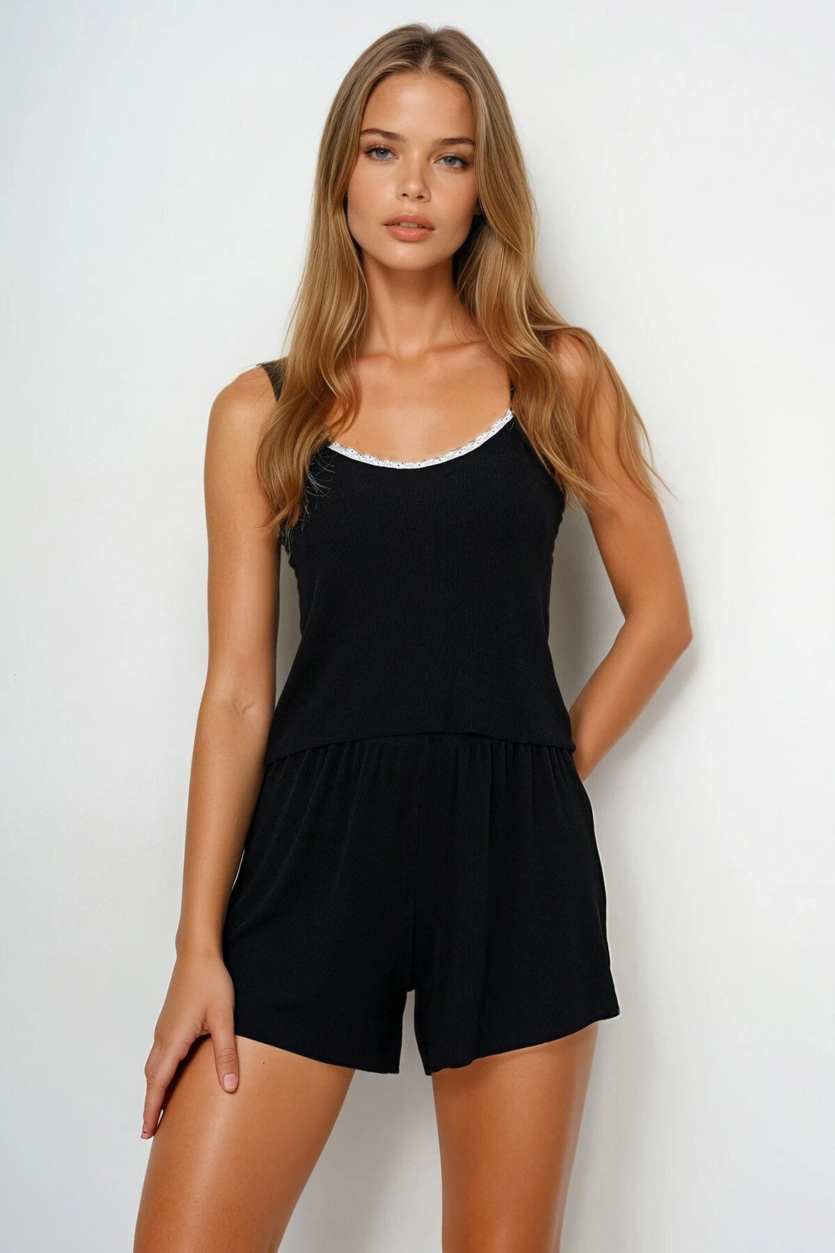 Siyah İp Askılı Dantel Detaylı Bluz, Şort Ve Pantolonlu 3 Lü Set Pijama Takımı