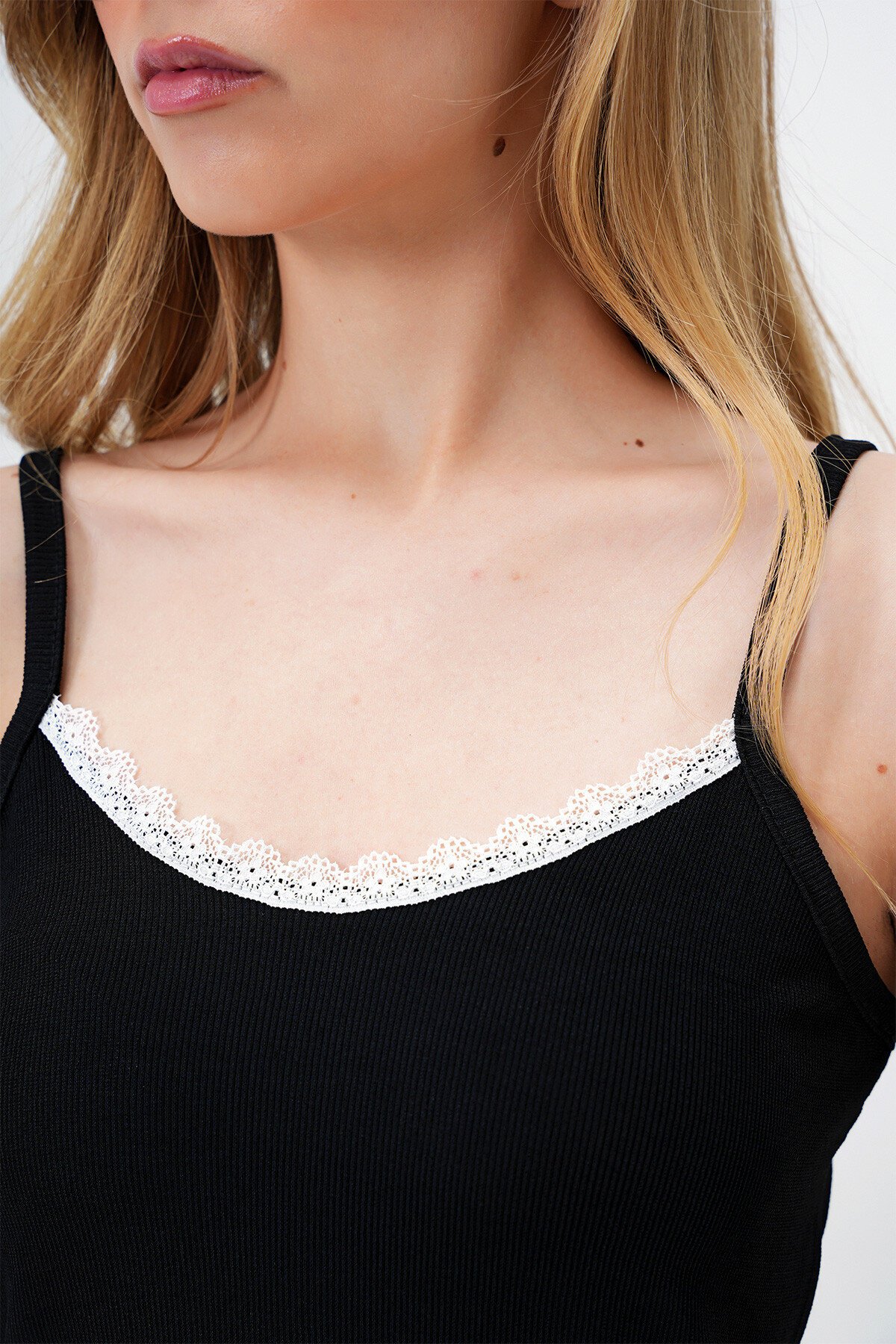 Siyah İp Askılı Dantel Detaylı Bluz, Şort Ve Pantolonlu 3 Lü Set Pijama Takımı