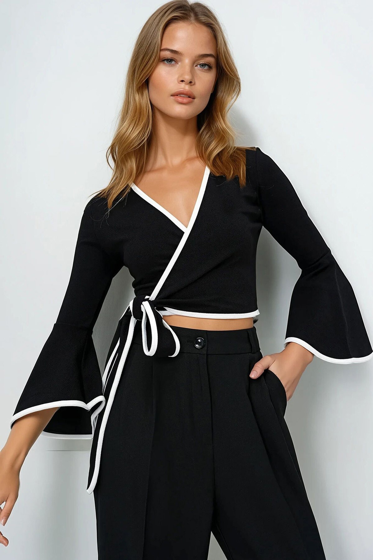 Siyah İspanyol Kol Biye Detaylı Bağlamlı Kruvaze Bluz