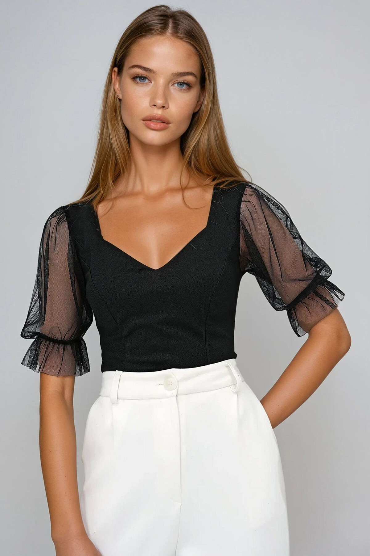 Siyah Kalp Yaka Pensli Kolları Tül Bluz