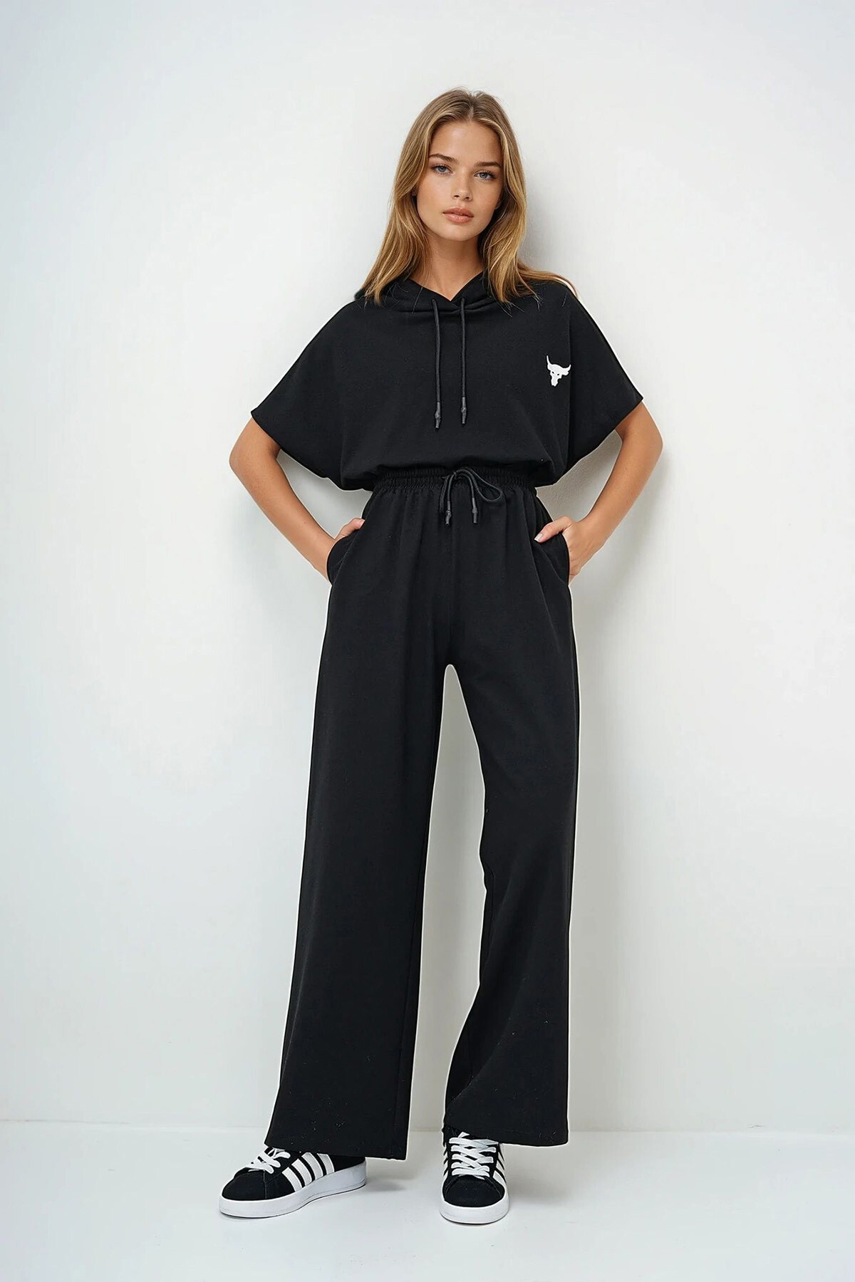 Siyah Kapüşonlu Oversize Crop Ve Çift Cepli Pantolon Takım