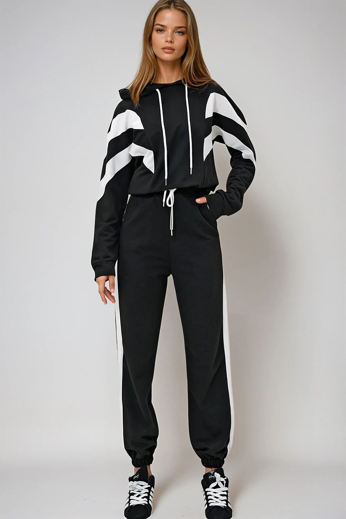 Siyah Kapüşonlu Renk Bloklu  İki İplik  Sweatshırt Ve Paçası Lastikli Eşofman Takımı