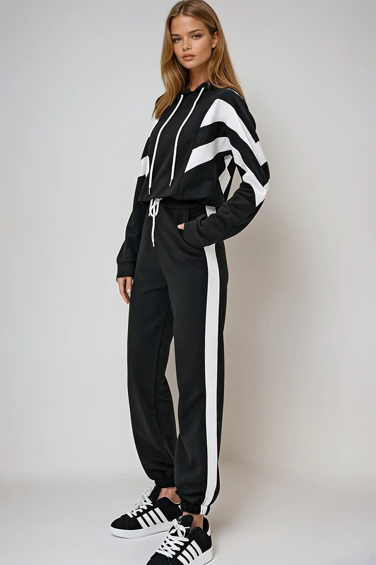 Siyah Kapüşonlu Renk Bloklu  İki İplik  Sweatshırt Ve Paçası Lastikli Eşofman Takımı