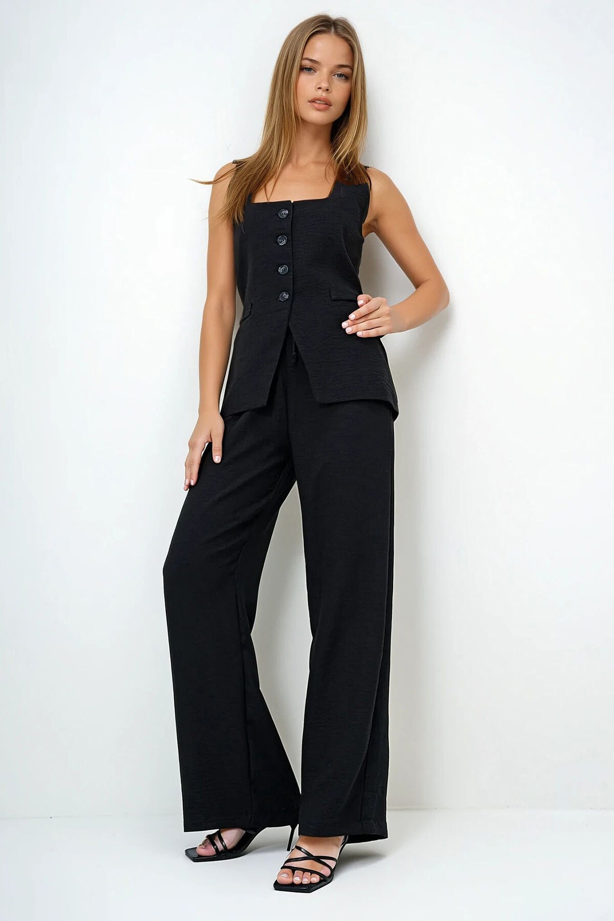 Siyah Kare Yaka İçi Astarlı Dokuma Keten Yelek Ve Çift Cepli Palazzo Pantolon Takım