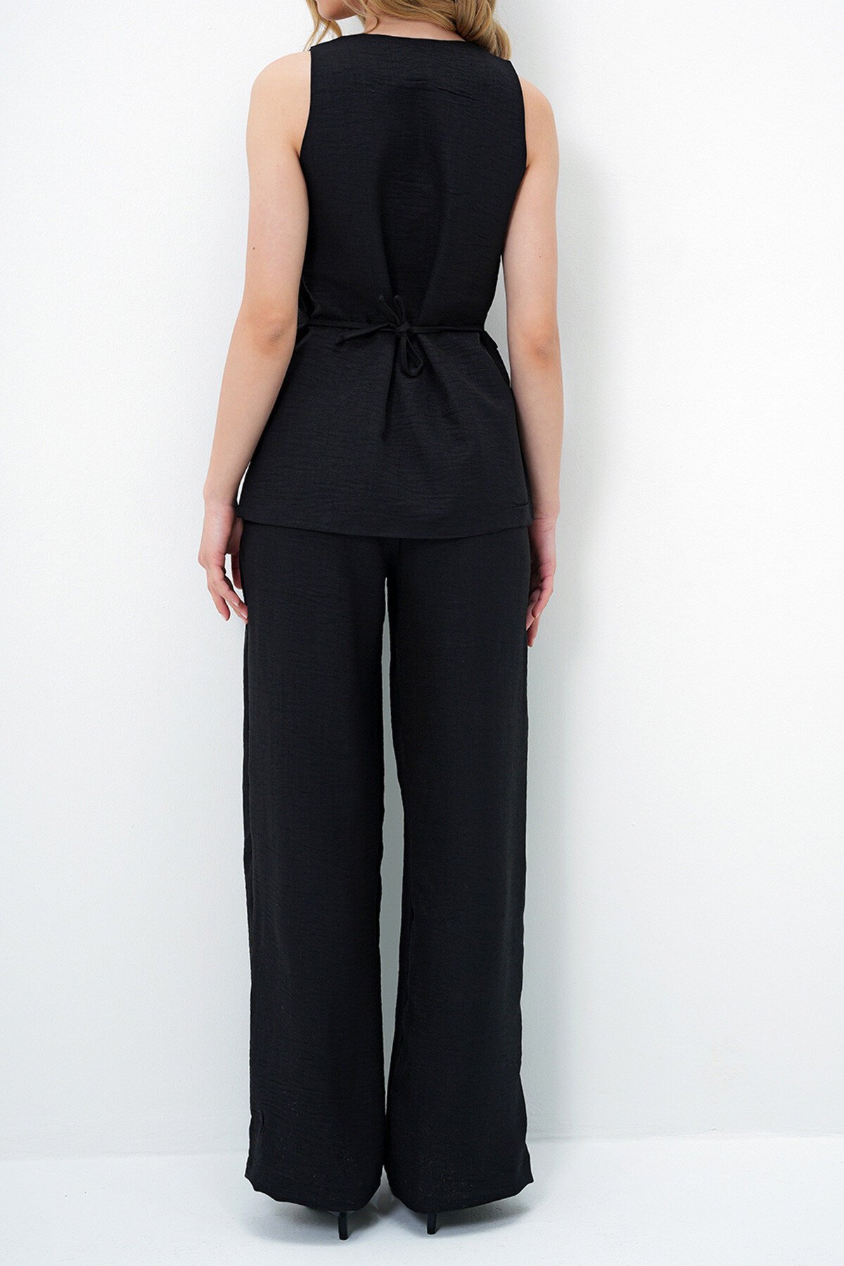 Siyah Kare Yaka İçi Astarlı Dokuma Keten Yelek Ve Çift Cepli Palazzo Pantolon Takım