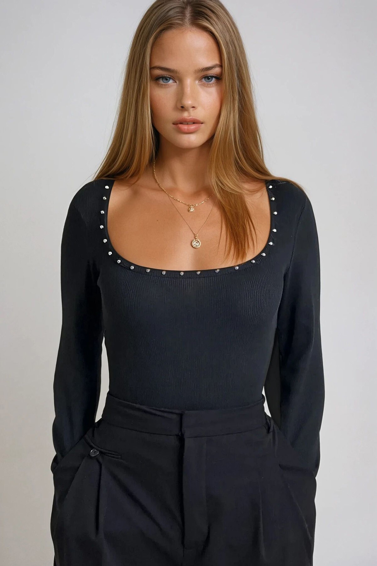 Siyah Kare Yaka İnci Çakmalı Fitilli Örme Bluz