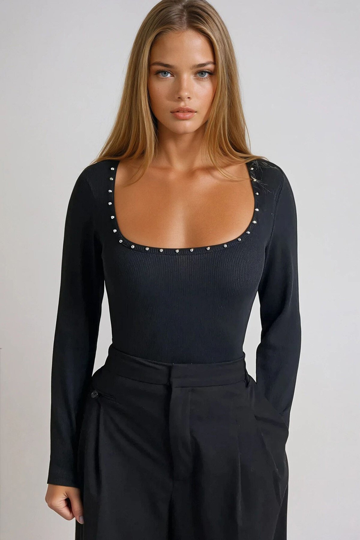 Siyah Kare Yaka İnci Çakmalı Fitilli Örme Bluz