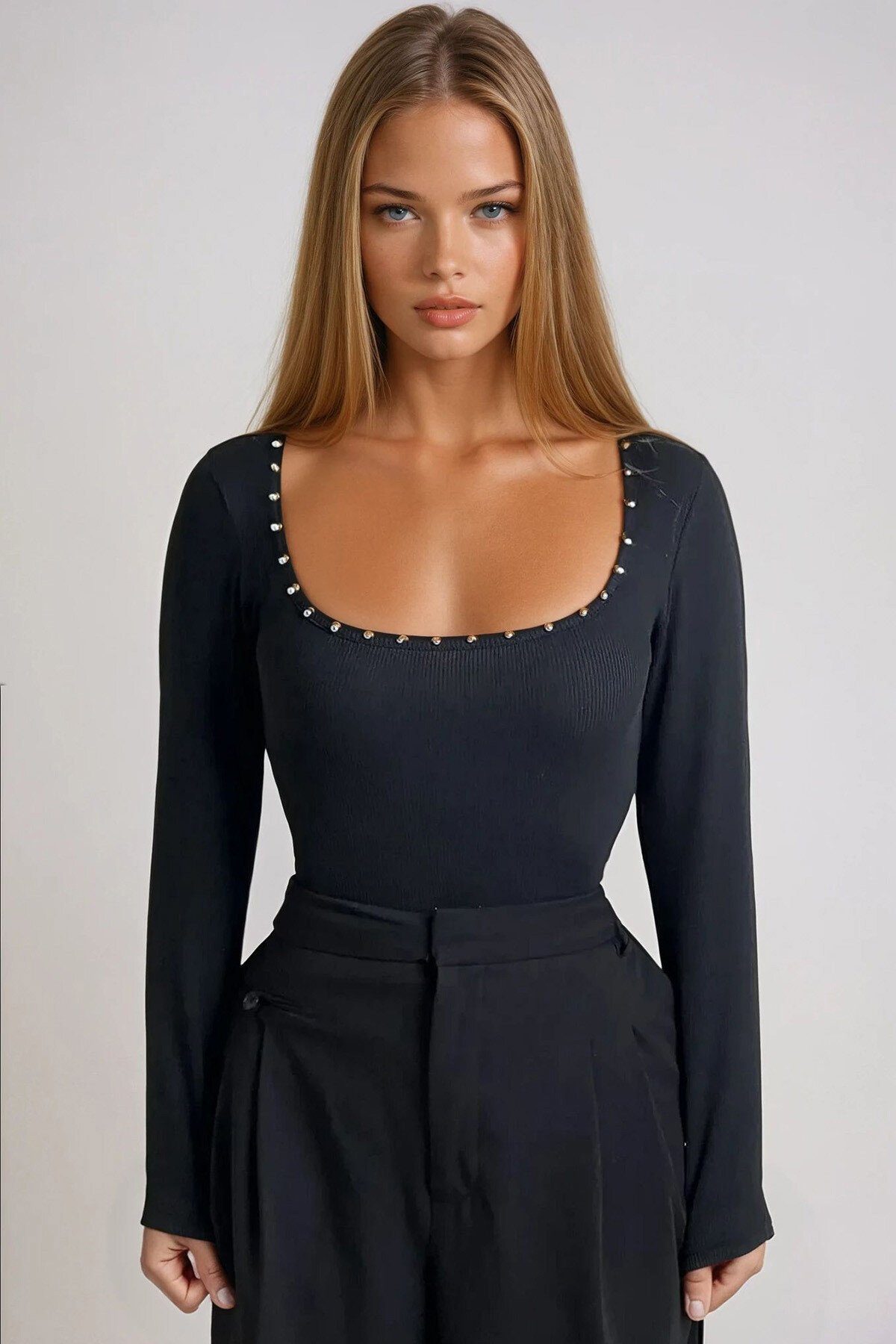 Siyah Kare Yaka İnci Çakmalı Fitilli Örme Bluz