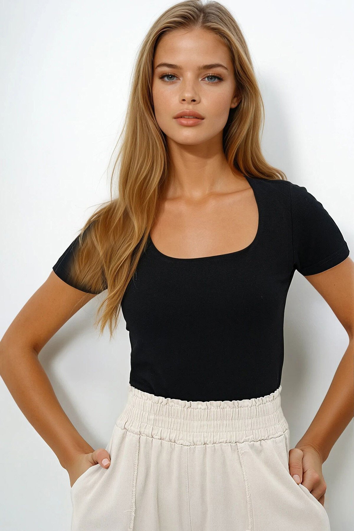 Siyah Kare Yaka Likralı Tulumlu Double Kumaş Crop Bluz