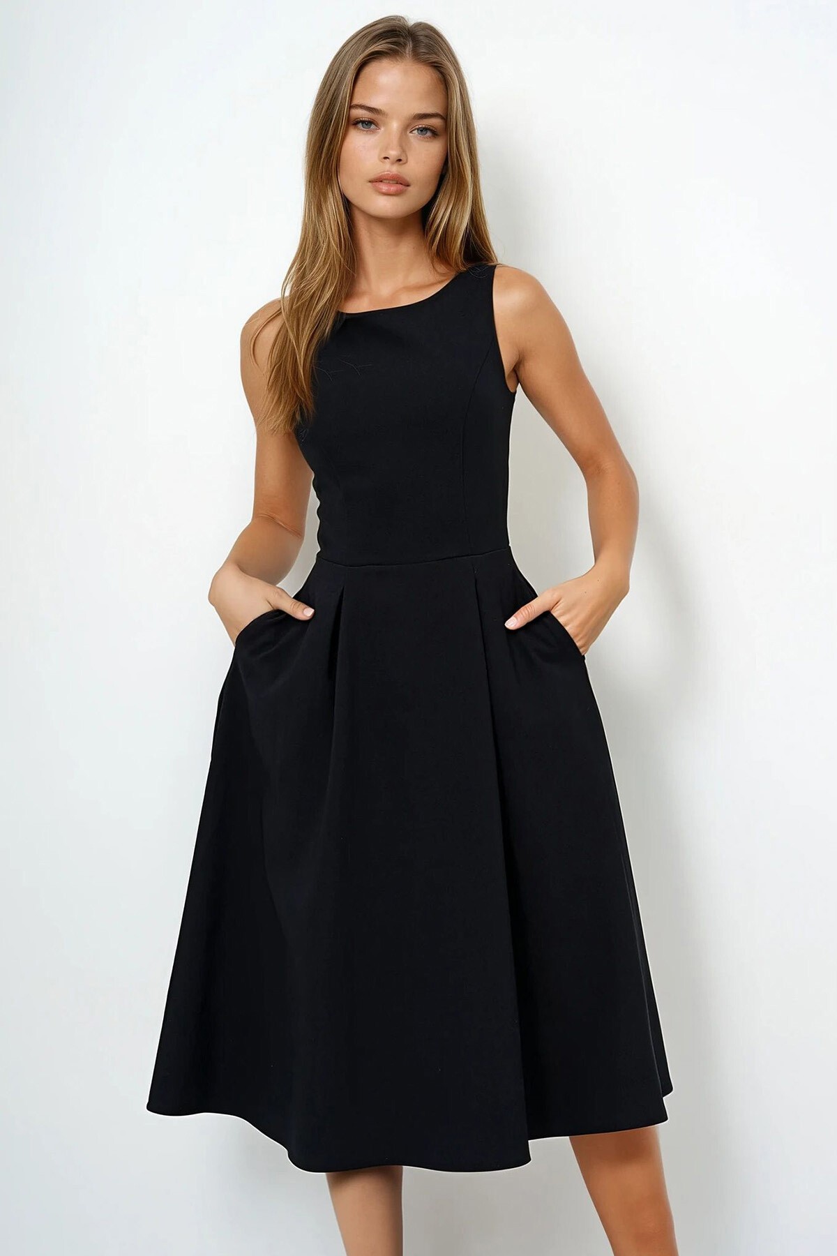 Siyah Kayık Yaka Dikiş Detaylı Midi Boy Astarlı  Kloş Elbise