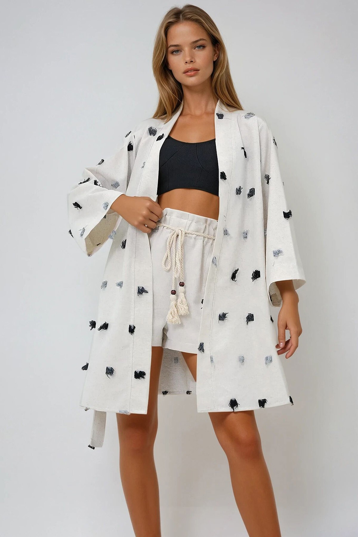 Siyah Keten Görünümlü Püskül Detaylı Beli Kuşaklı Kimono Ceket