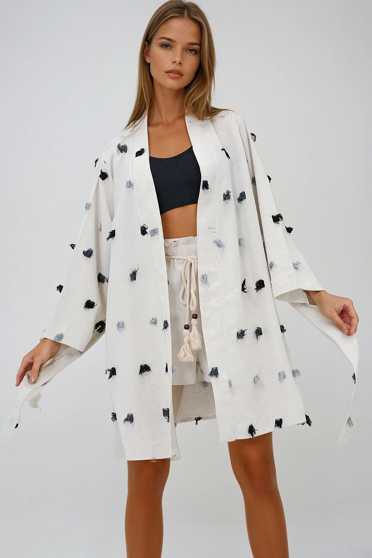 Siyah Keten Görünümlü Püskül Detaylı Beli Kuşaklı Kimono Ceket