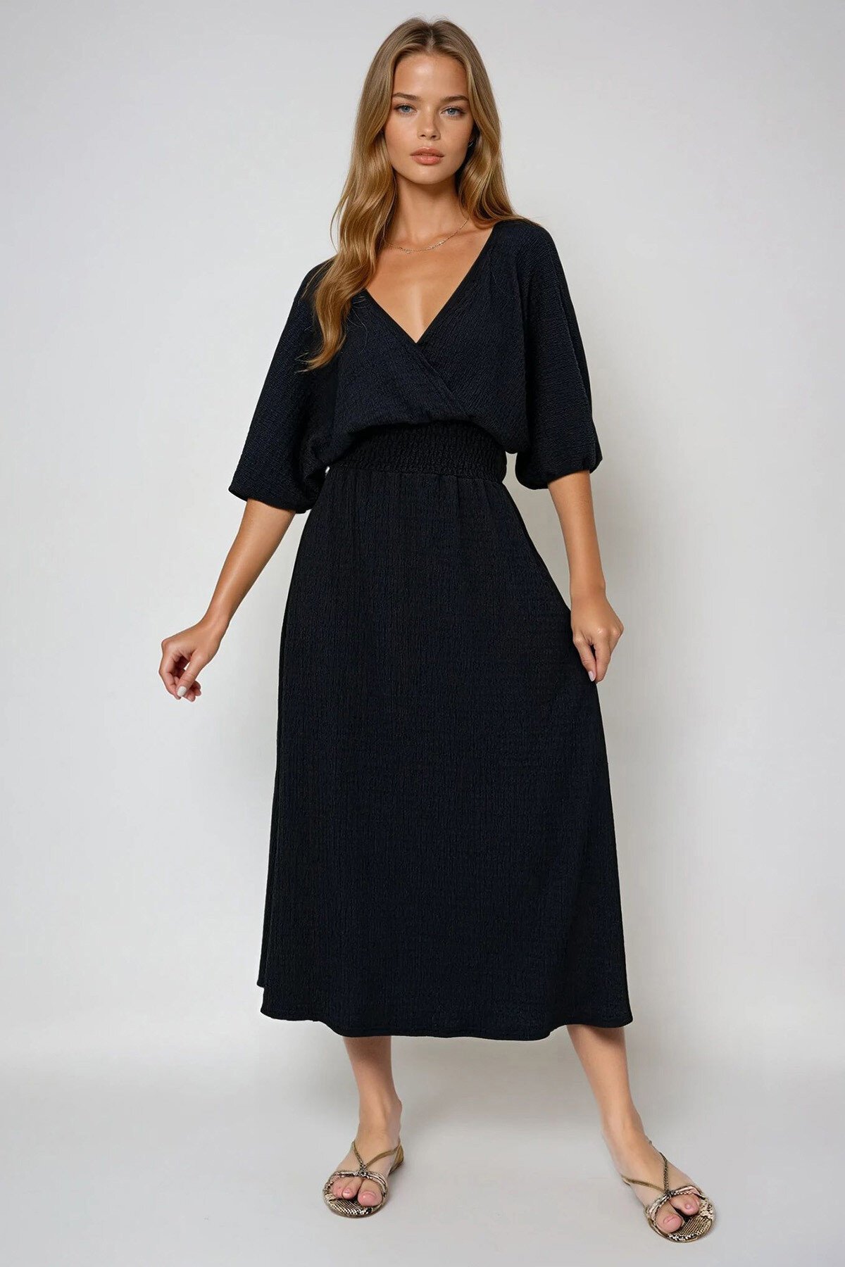 Siyah Kruvaze Yaka Beli Gipeli Gofre Kumaş Uzun Elbise