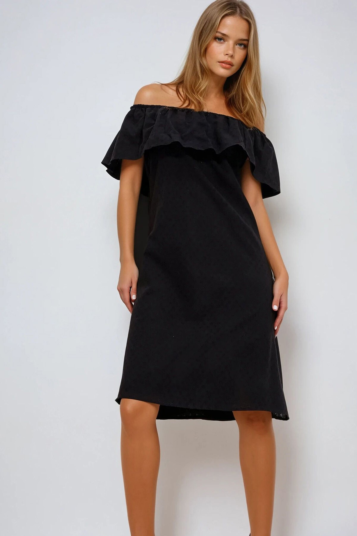 Siyah Madonna Yaka Kendinden Desenli Dokuma Elbise