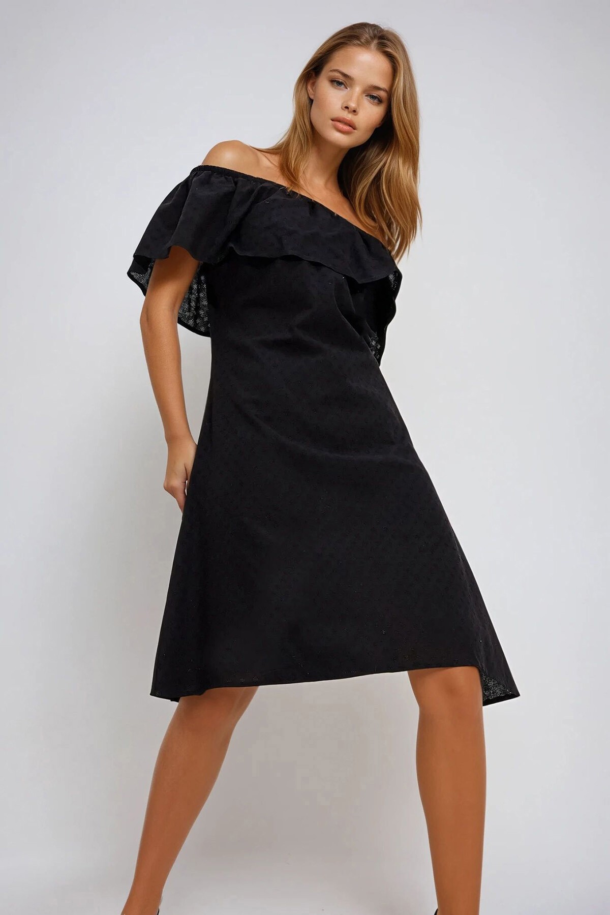 Siyah Madonna Yaka Kendinden Desenli Dokuma Elbise