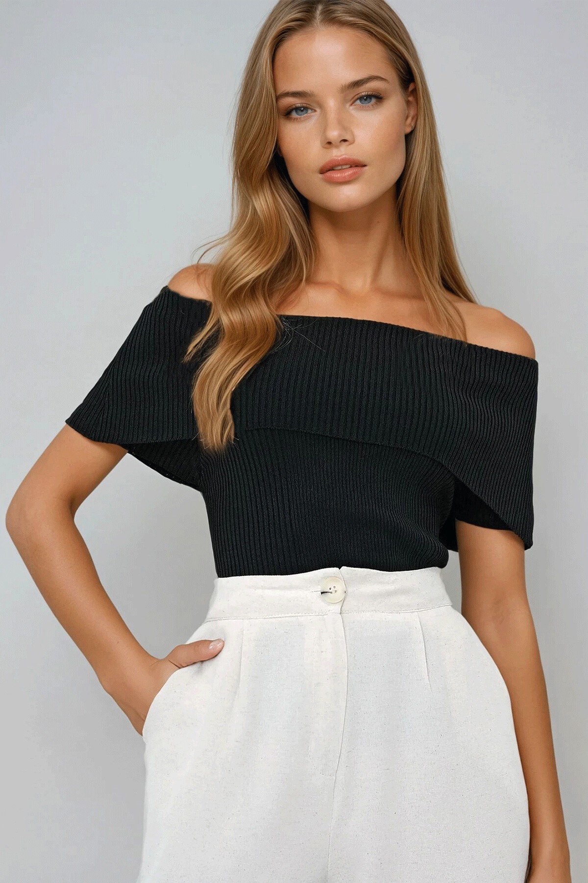 Siyah Madonna Yaka Kolsuz Triko Bluz