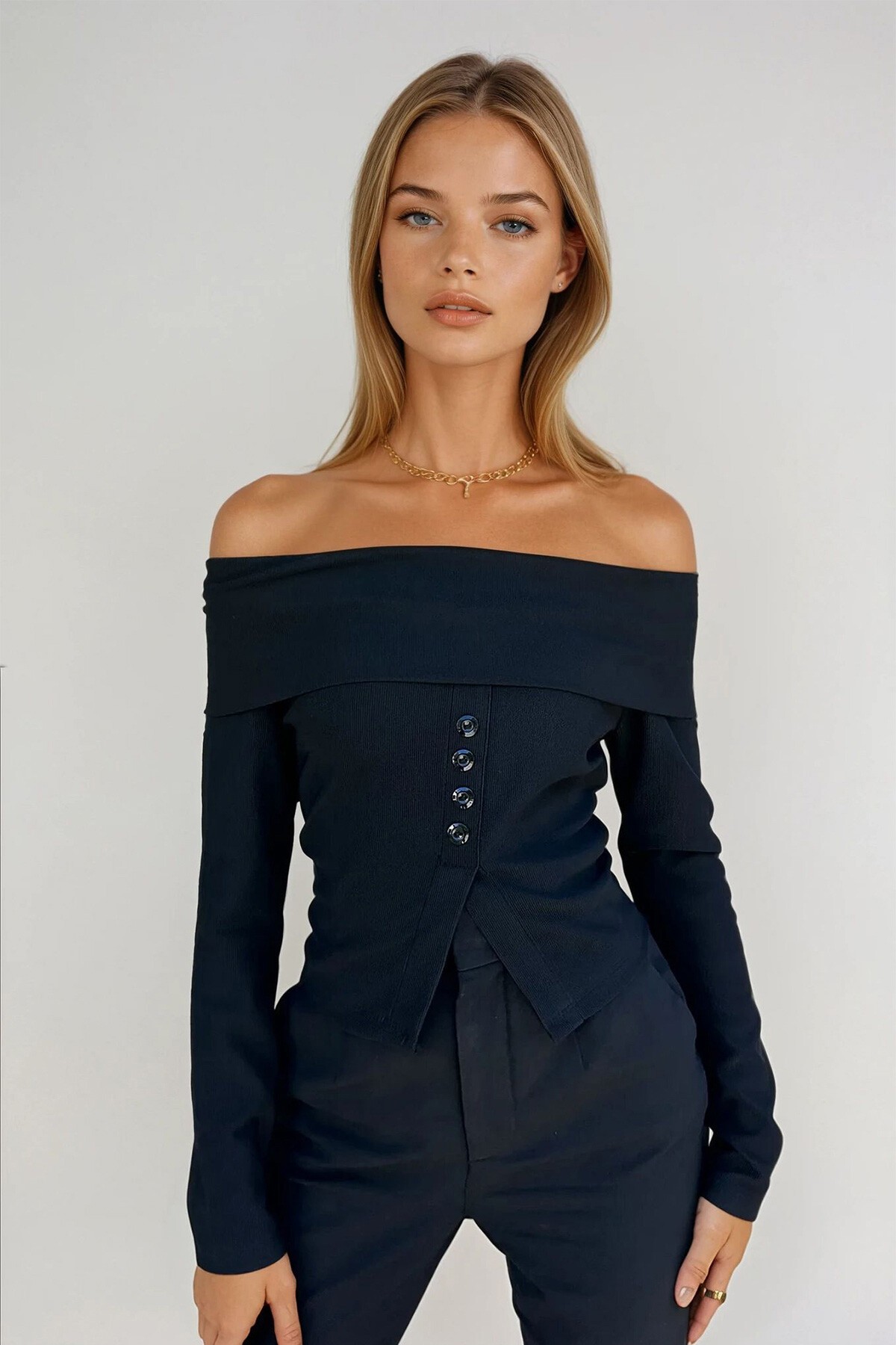 Siyah Madonna Yaka Önü Düğmeli Bluz