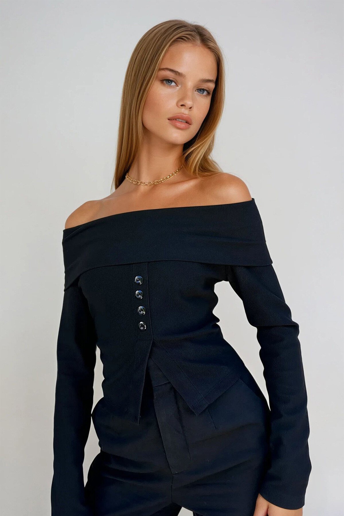 Siyah Madonna Yaka Önü Düğmeli Bluz