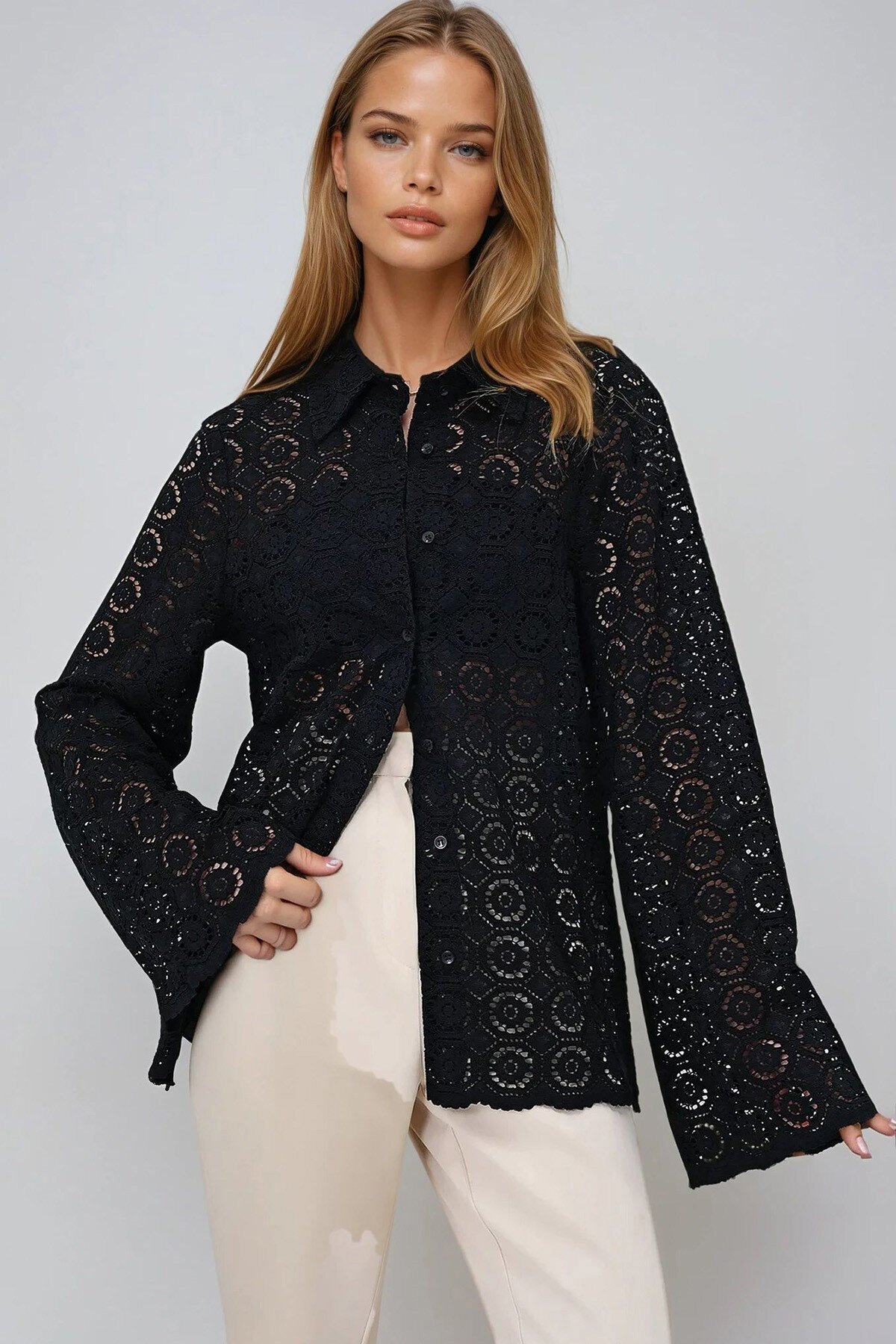 Siyah Manşetsiz Uzun Kol Güpür Gömlek