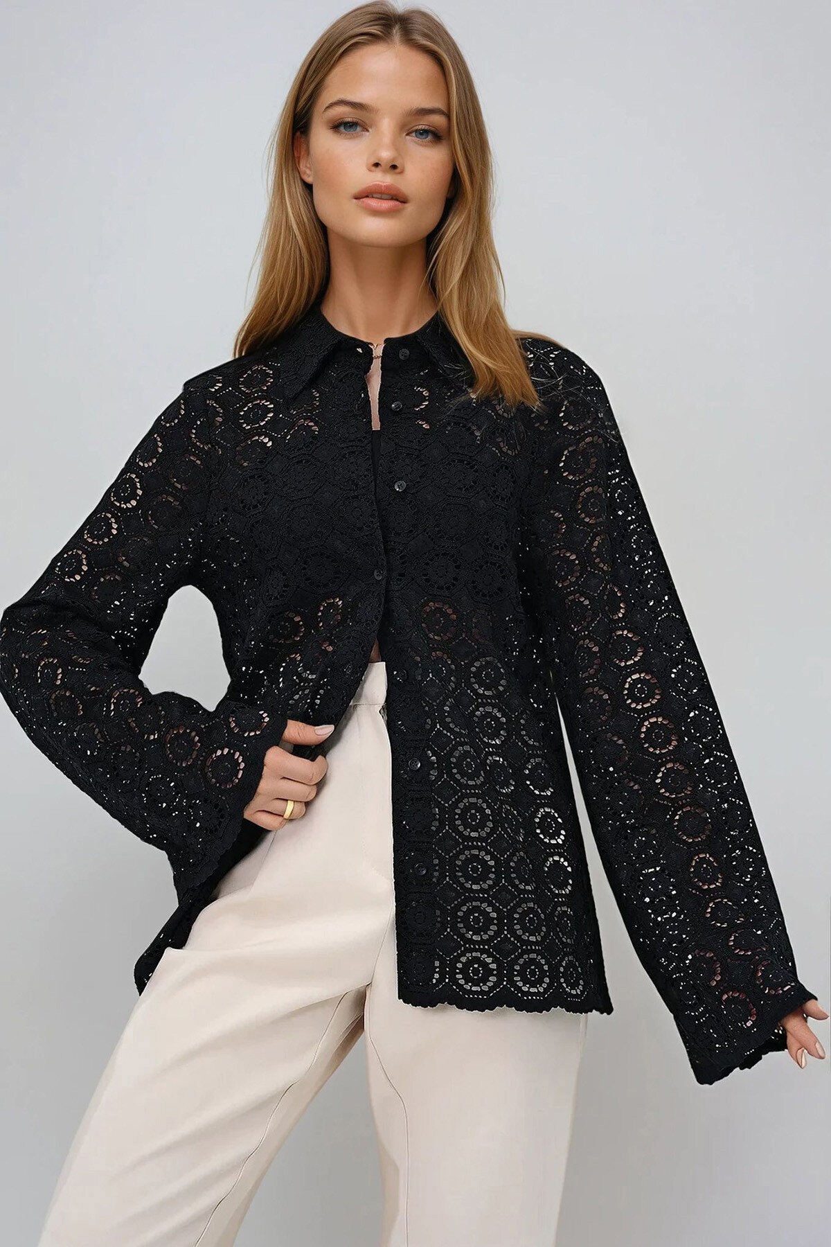 Siyah Manşetsiz Uzun Kol Güpür Gömlek