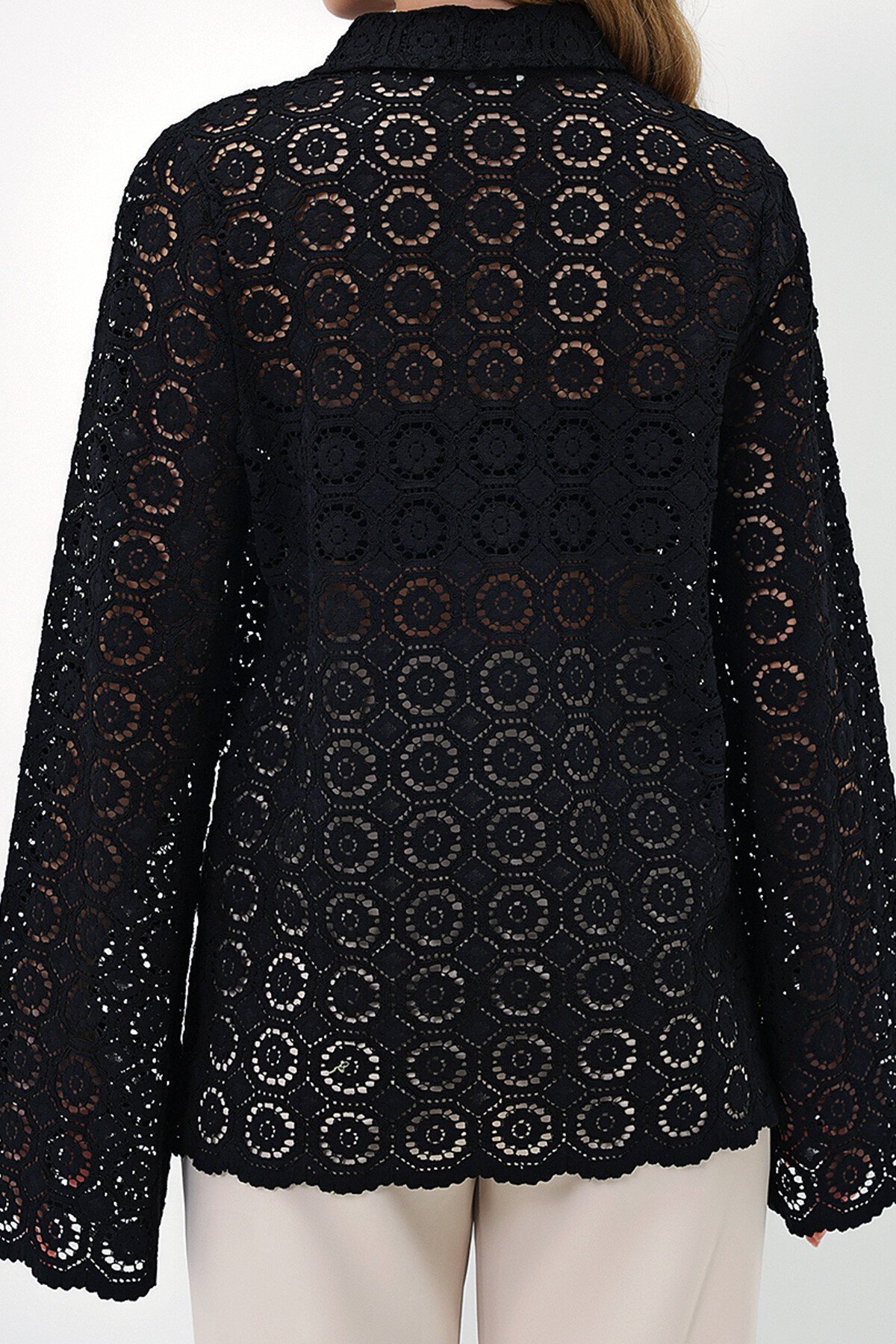 Siyah Manşetsiz Uzun Kol Güpür Gömlek