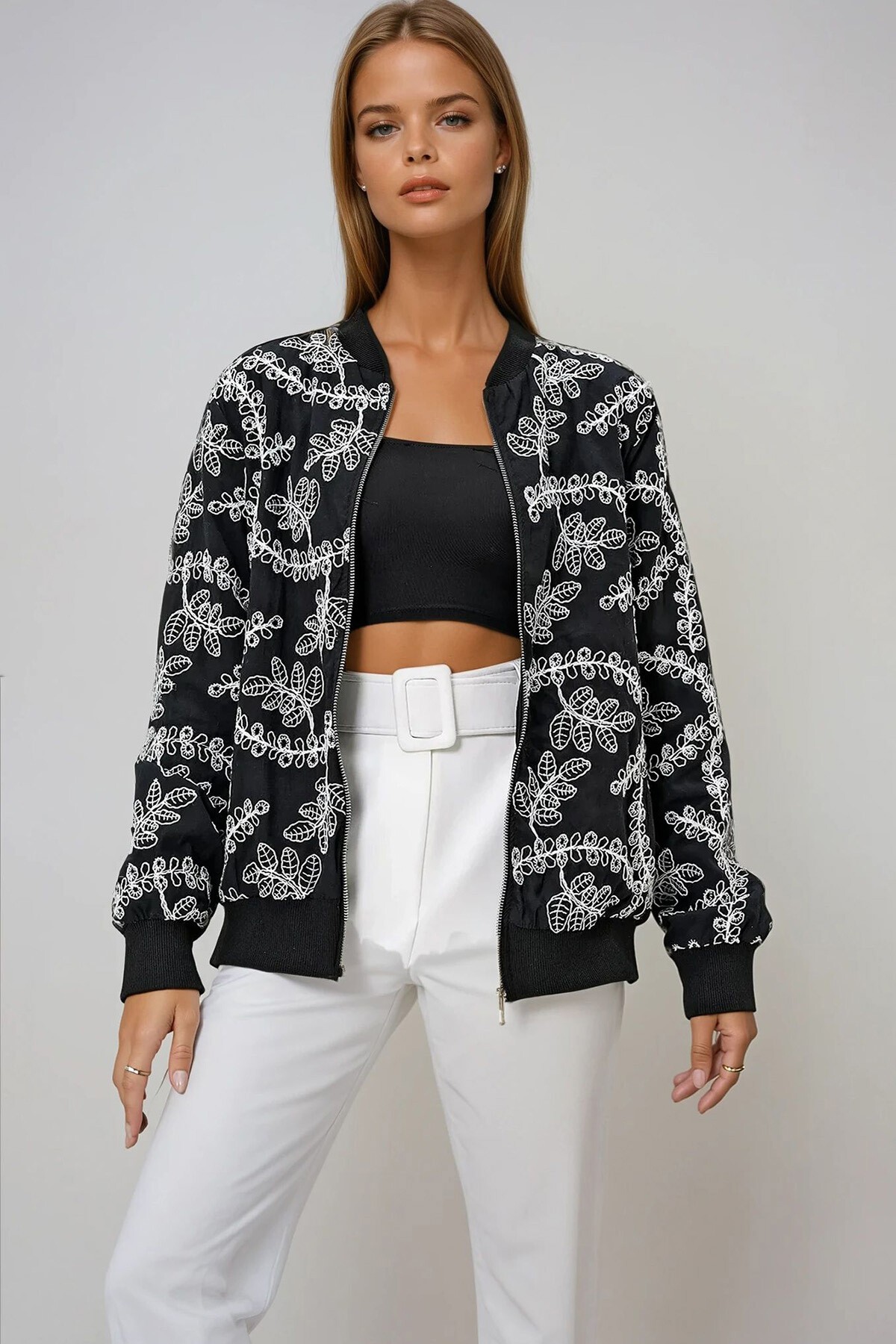 Siyah Nakış İşlemeli Mevsimlik Bomber Ceket