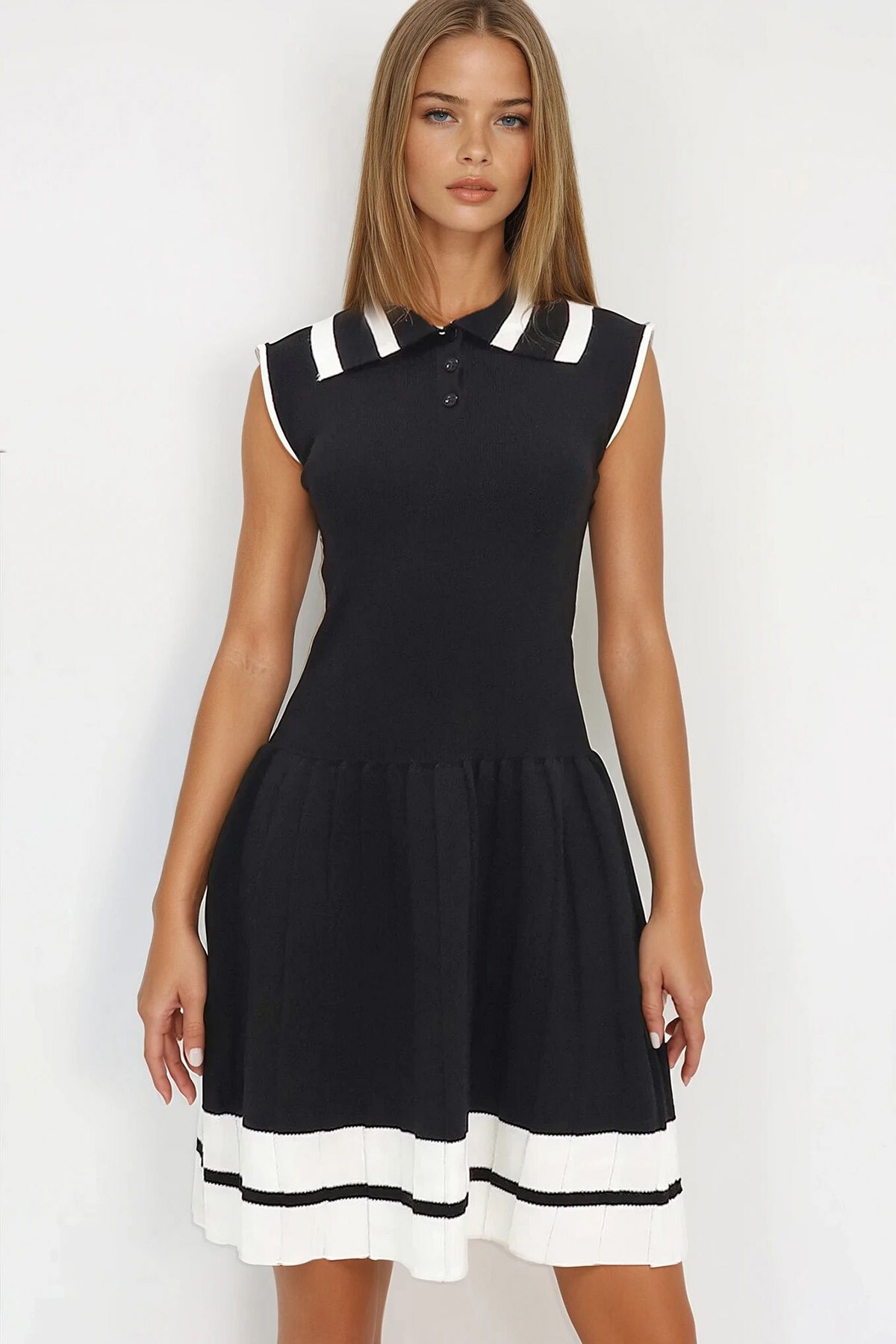 Siyah Polo Yaka Şerit Detaylı Eteği Pileli Mini Elbise