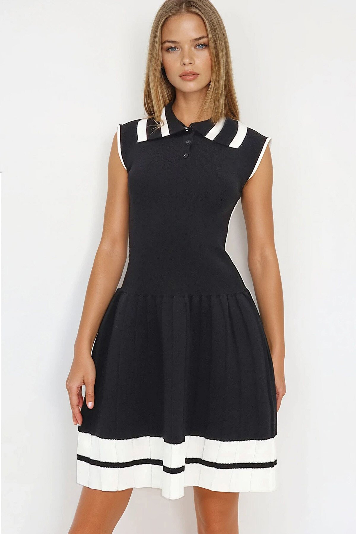 Siyah Polo Yaka Şerit Detaylı Eteği Pileli Mini Elbise