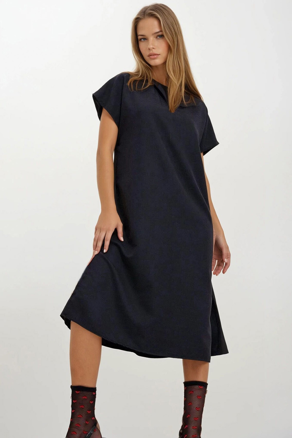 Siyah Polo Yaka Yanları Yırtmaçlı Dokuma Elbise