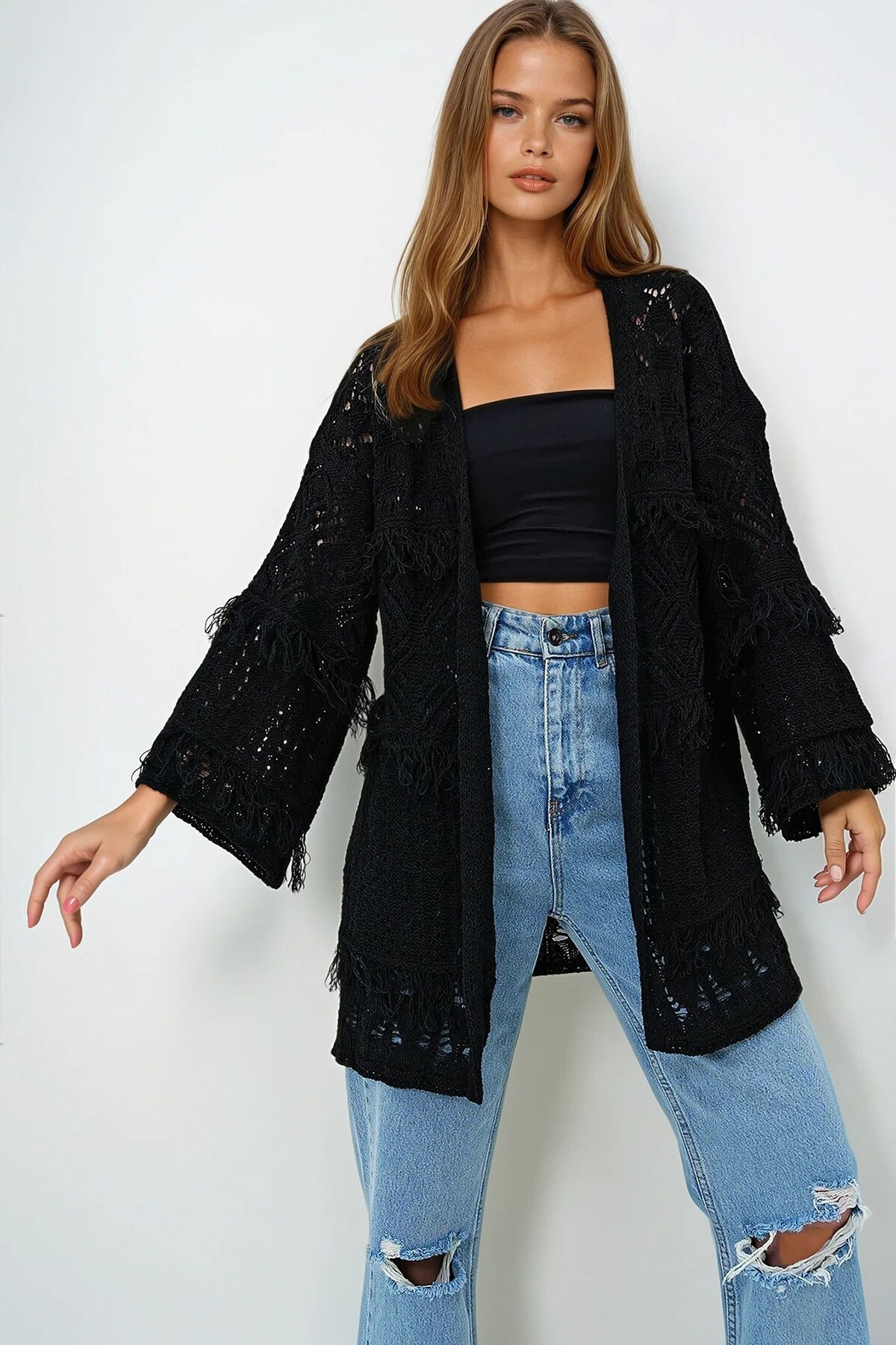 Siyah Püskül Detaylı Ajurlu Oversize Hırka