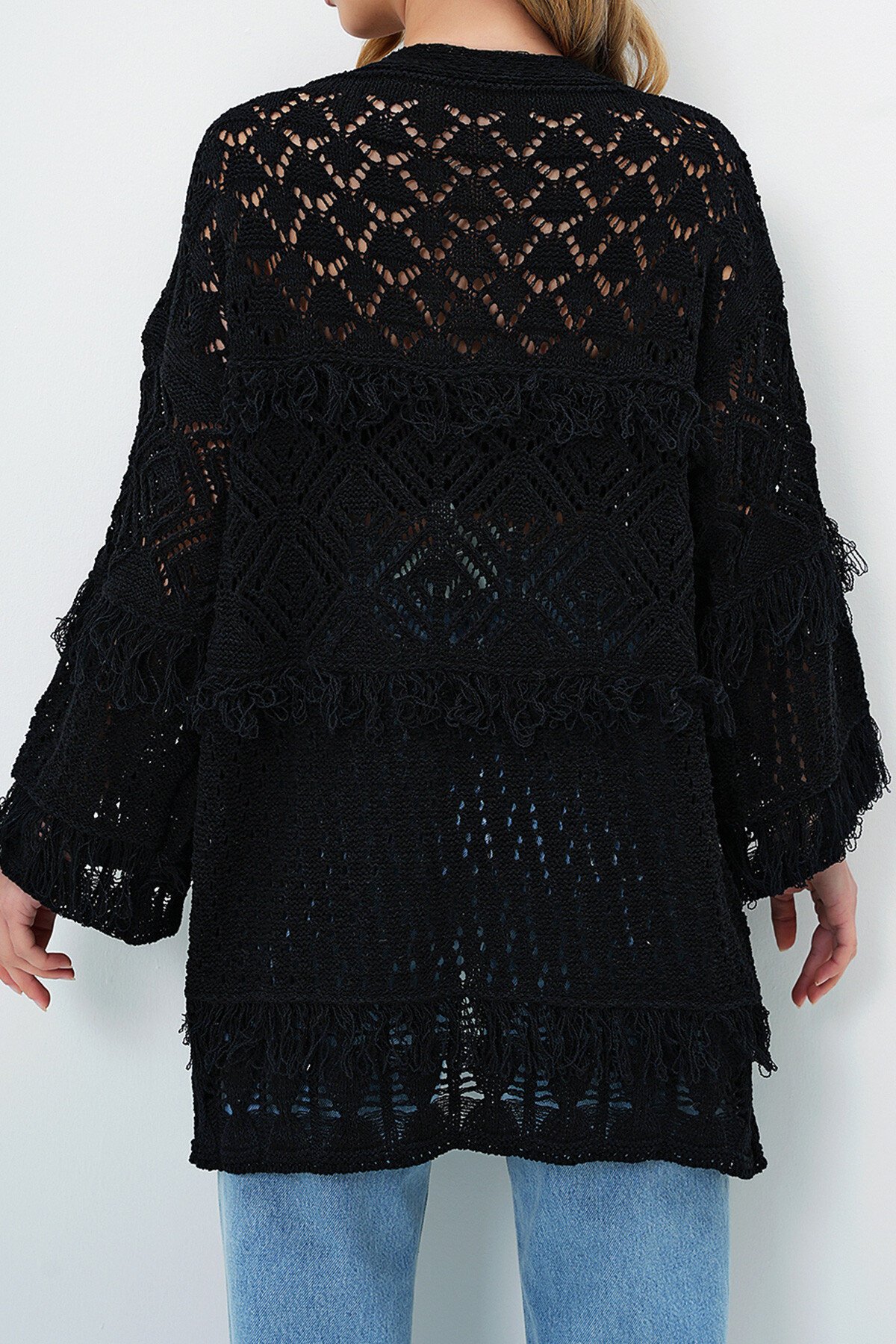 Siyah Püskül Detaylı Ajurlu Oversize Hırka