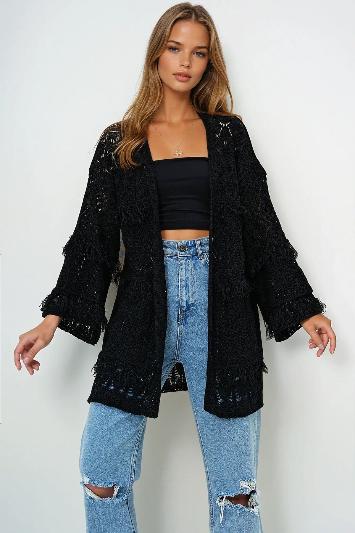 Siyah Püskül Detaylı Ajurlu Oversize Hırka