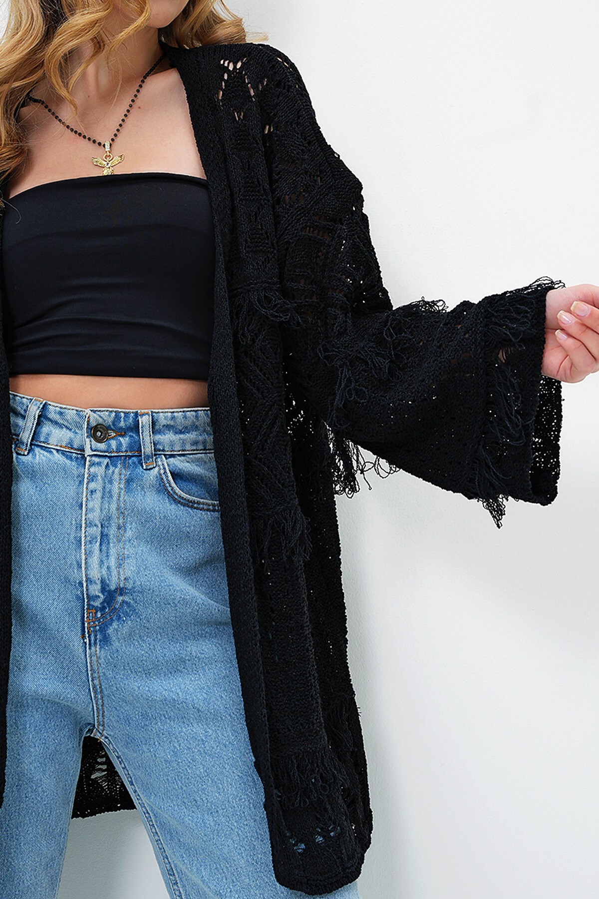 Siyah Püskül Detaylı Ajurlu Oversize Hırka