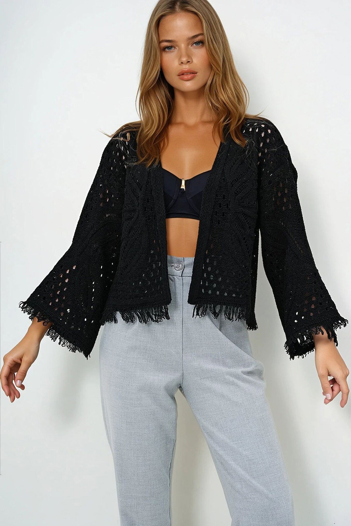 Siyah Sırtı Kelebek Motifli Püsküllü Mevsimlik Hırka