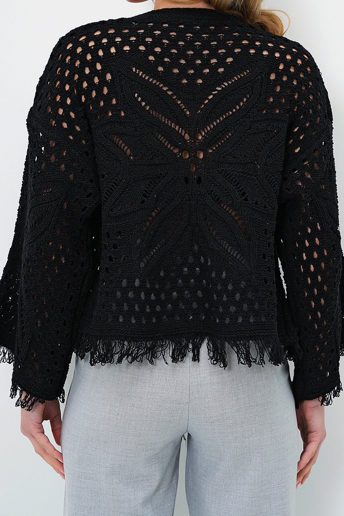 Siyah Sırtı Kelebek Motifli Püsküllü Mevsimlik Hırka