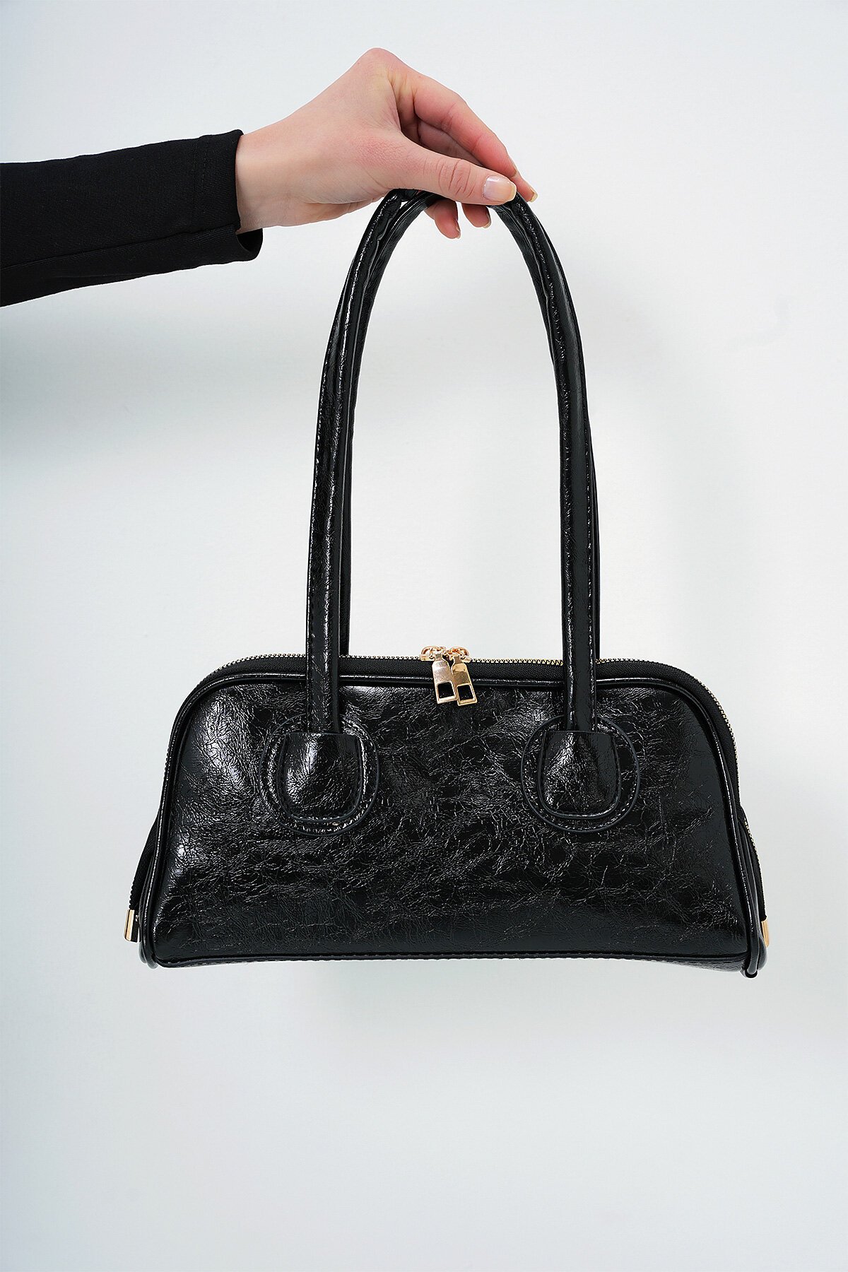 Siyah Tek Bölmeli Rugan Kol Çantası