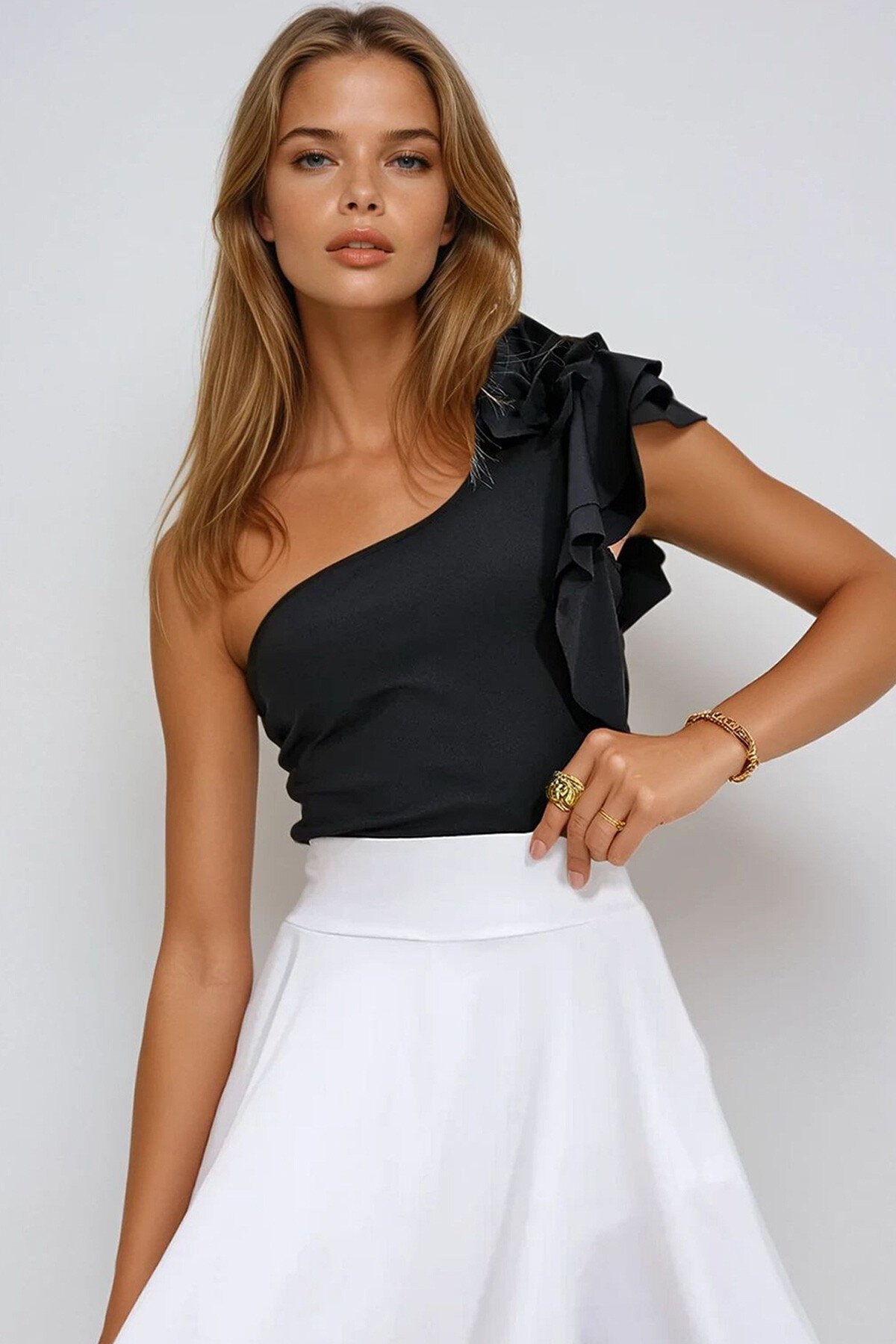 Siyah Tek Omuz Detaylı Alttan Çıtçıtlı Bluz