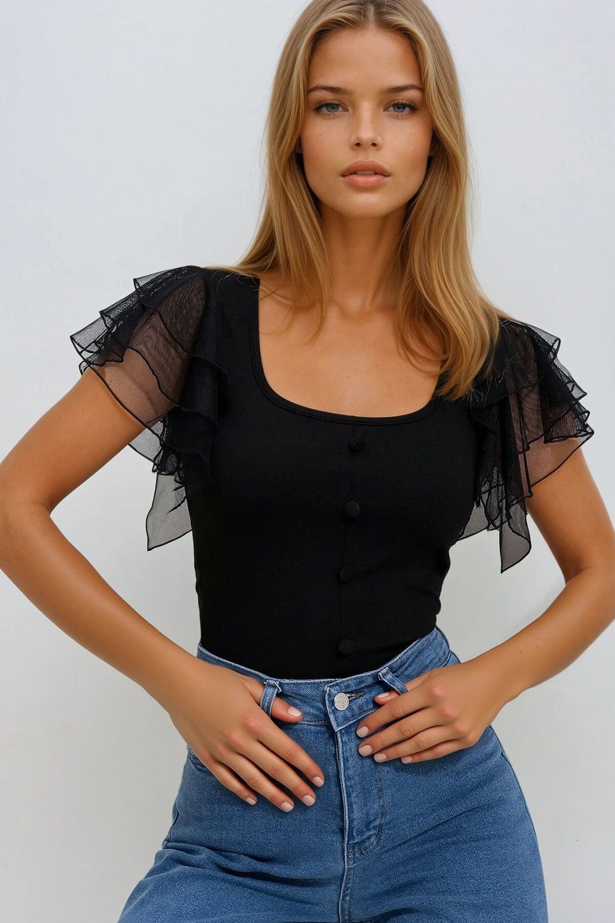 Siyah U Yaka Tül Kollu Düğme Detaylı Bluz