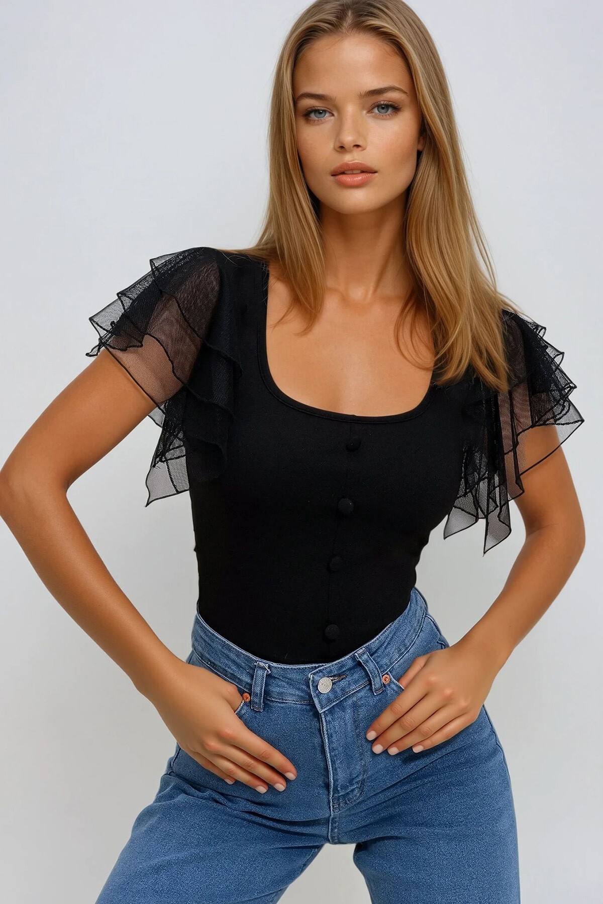 Siyah U Yaka Tül Kollu Düğme Detaylı Bluz