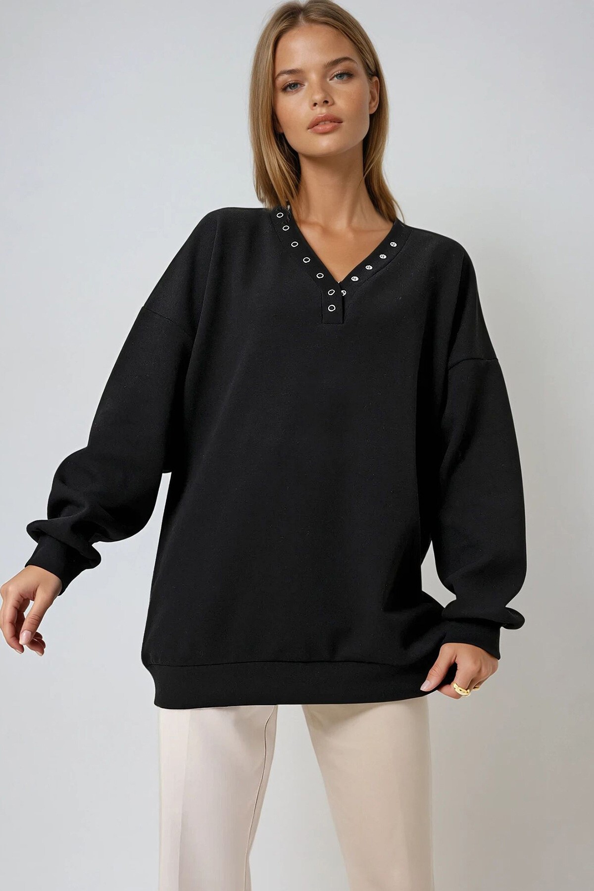 Siyah V Yaka Çıtçıt Detaylı Oversize Mevsimlik Sweatshirt