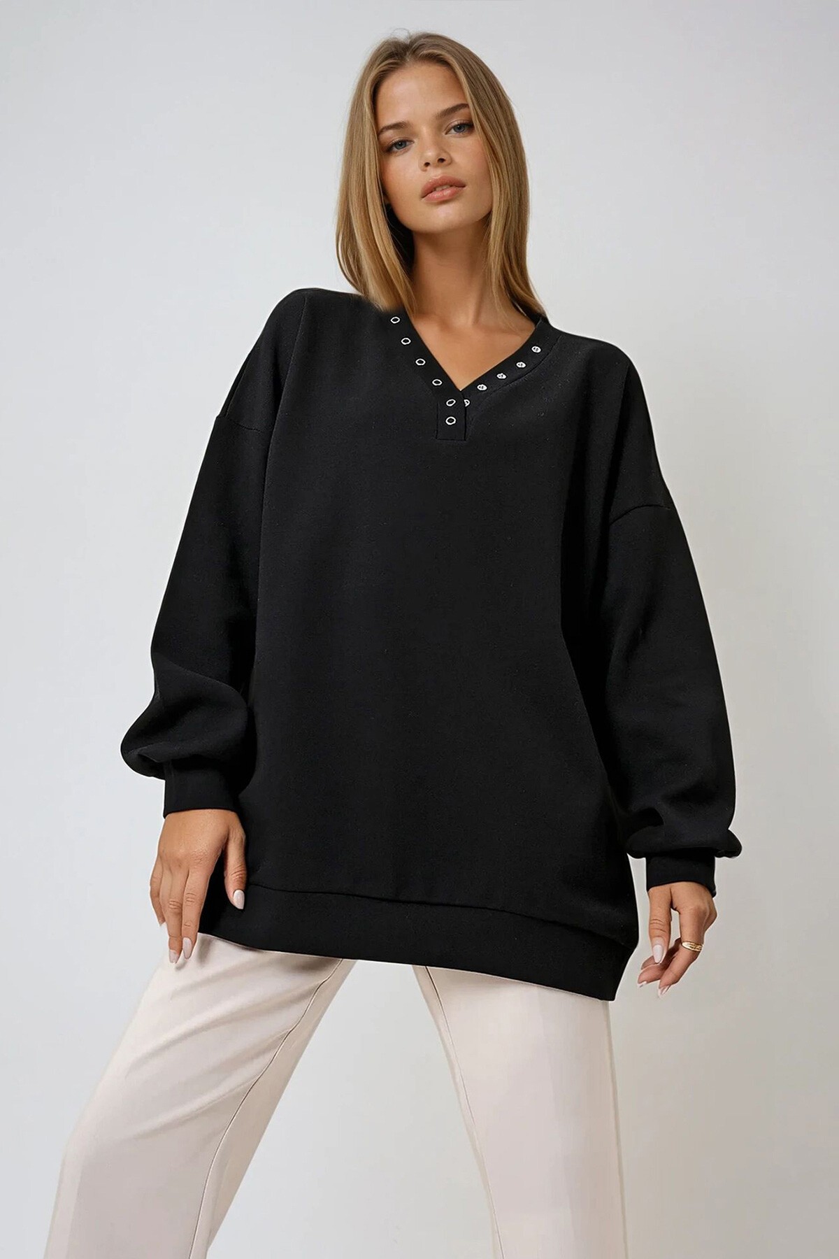 Siyah V Yaka Çıtçıt Detaylı Oversize Mevsimlik Sweatshirt