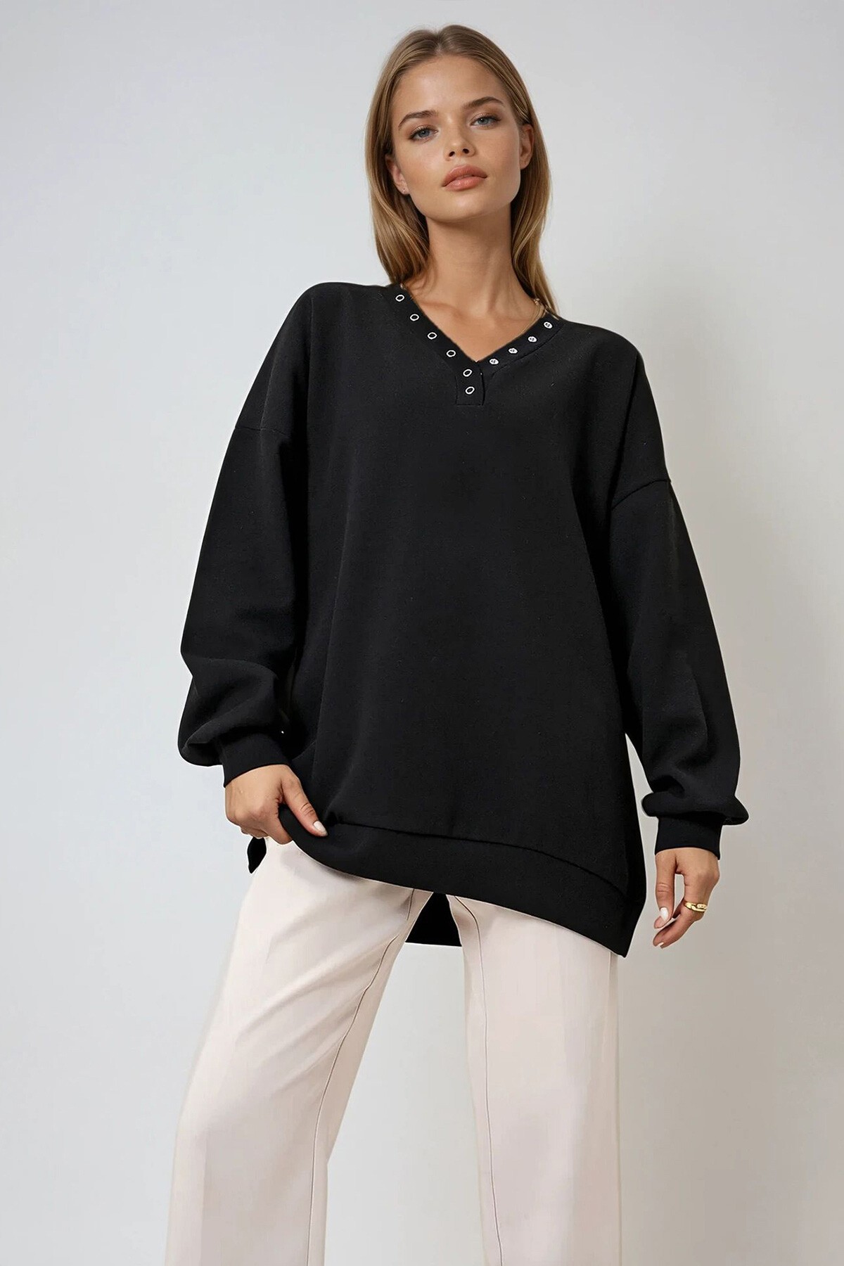 Siyah V Yaka Çıtçıt Detaylı Oversize Mevsimlik Sweatshirt
