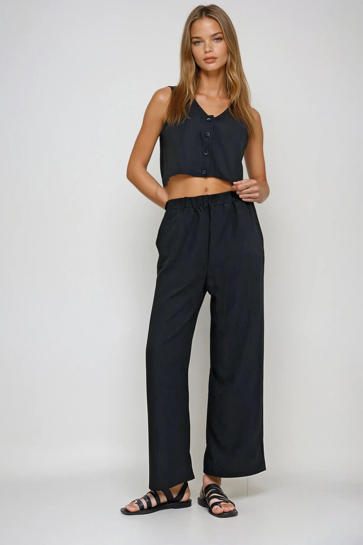 Siyah V Yaka Düğme Detaylı Bluz Ve Beli Lastikli Palazzo Pantolon Alt Üst Takım