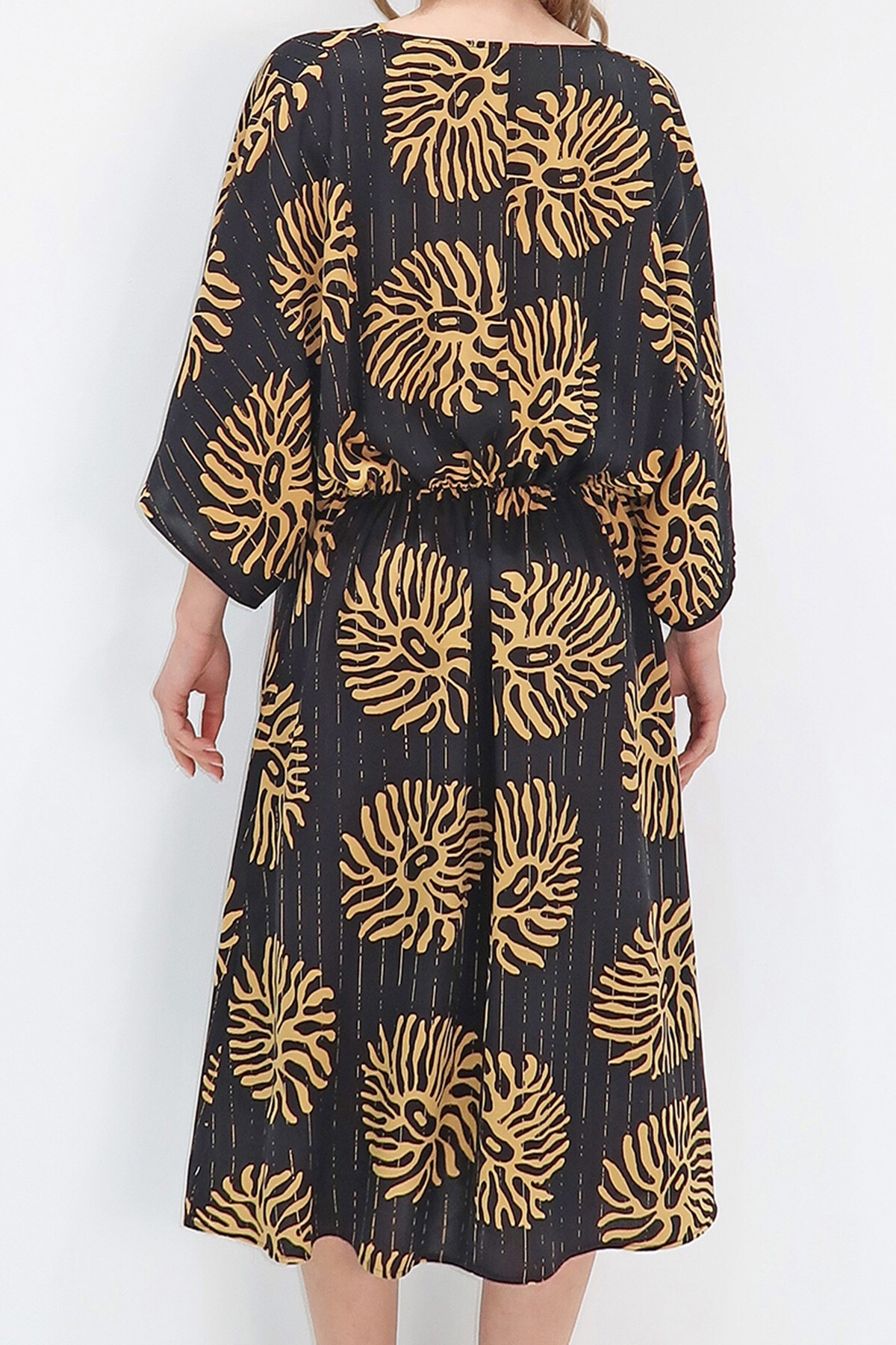 Siyah V Yaka Halka Detaylı Dokuma Viskon Elbise