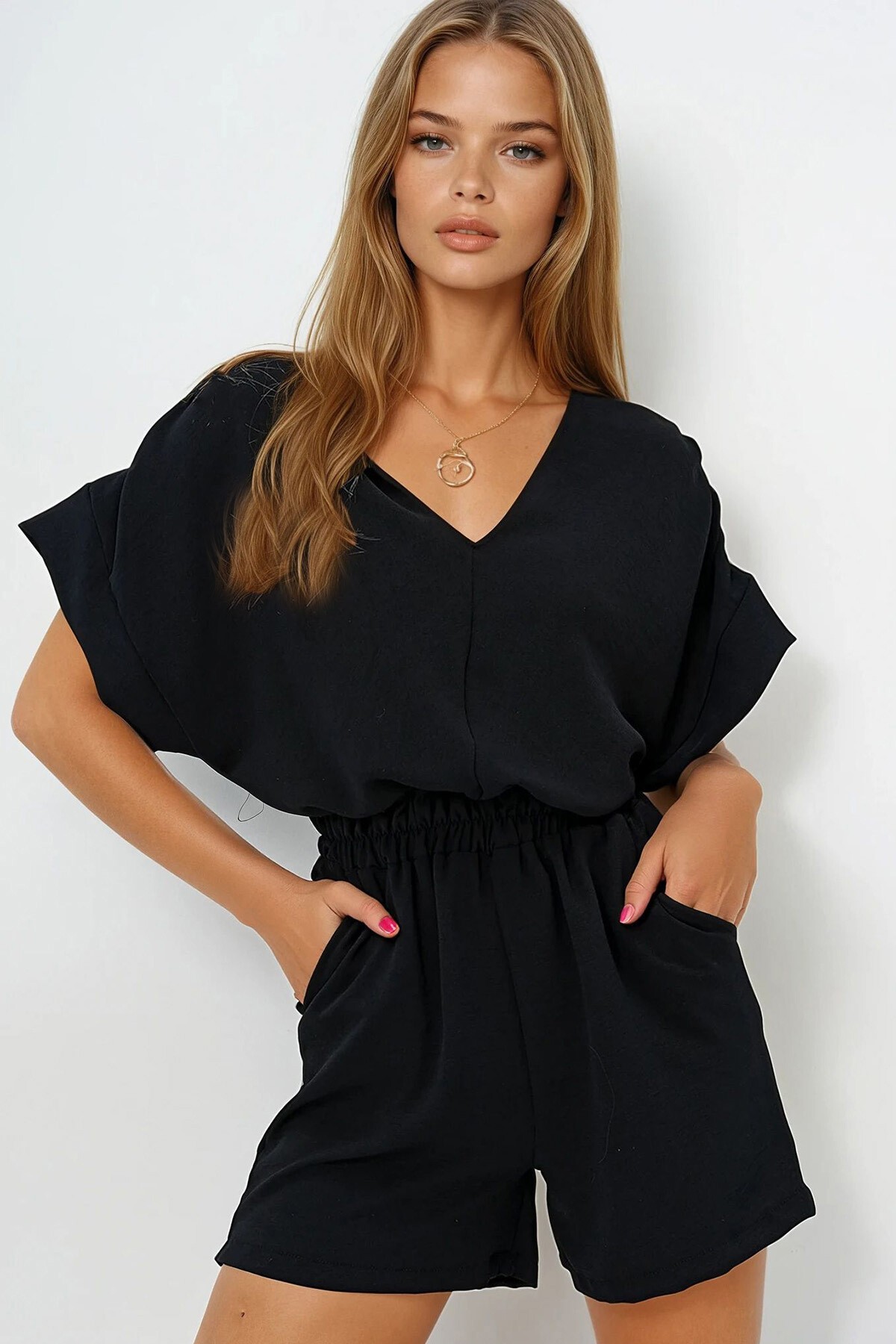 Siyah V Yaka Omuzları Büzgülü Çift Cepli Aerobin Tulum