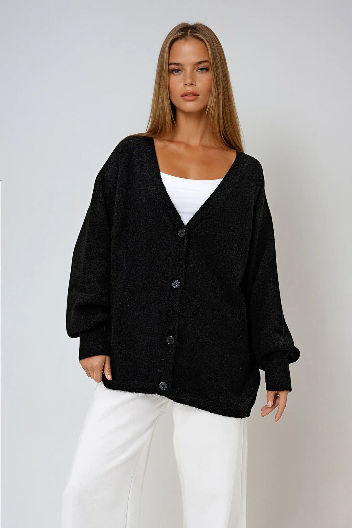 Siyah V Yaka Önü Düğmeli Oversize Kışlık Triko Hırka