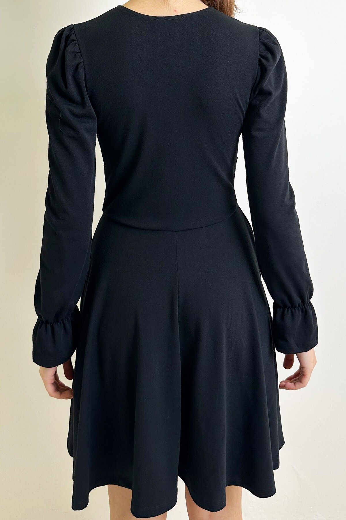 Siyah V Yaka Prenses Kol Düğme Detaylı Mini Elbise